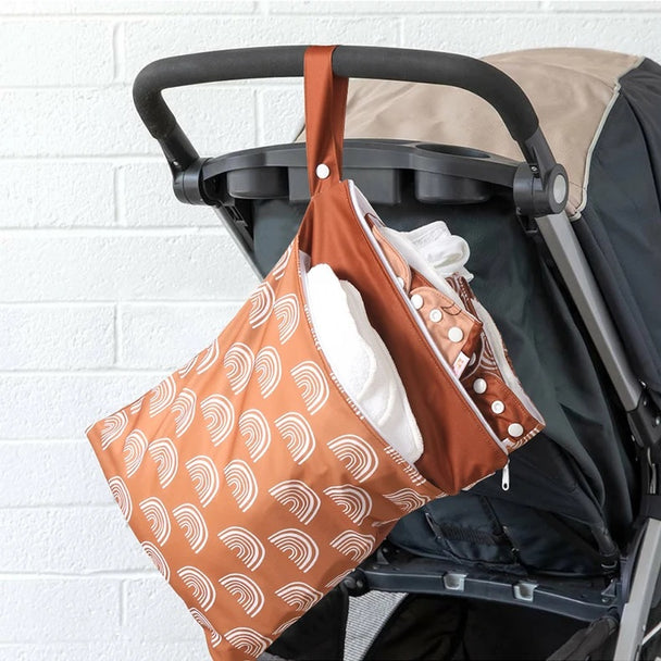 Estuche muda impermeable mediano 30x40cm - Lina Sustentable, ropa Niño Chile, ropa de niño en oferta