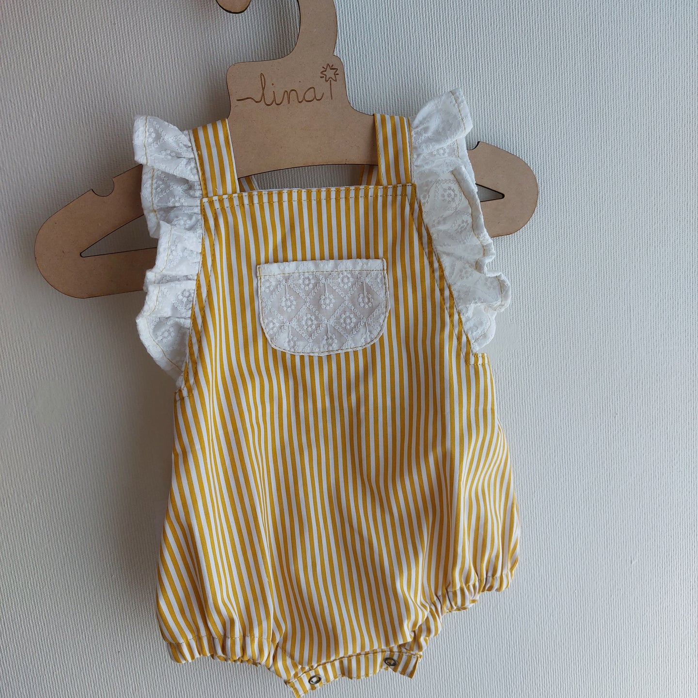 Ranita con volante bicolor lino aldogón broderie bolillo - Lina Sustentable, ropa Niño Chile, ropa de niño en oferta