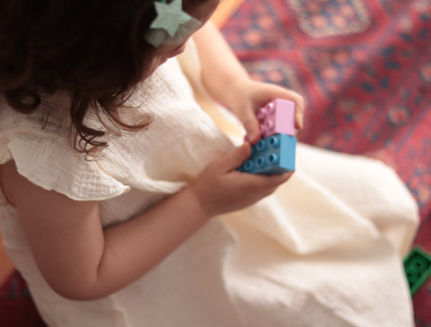Vestido bolillo muselina orgánica - Lina Sustentable, ropa Niño Chile, ropa de niño en oferta